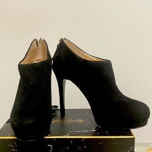 Nine West Haywire Black Suede Booties